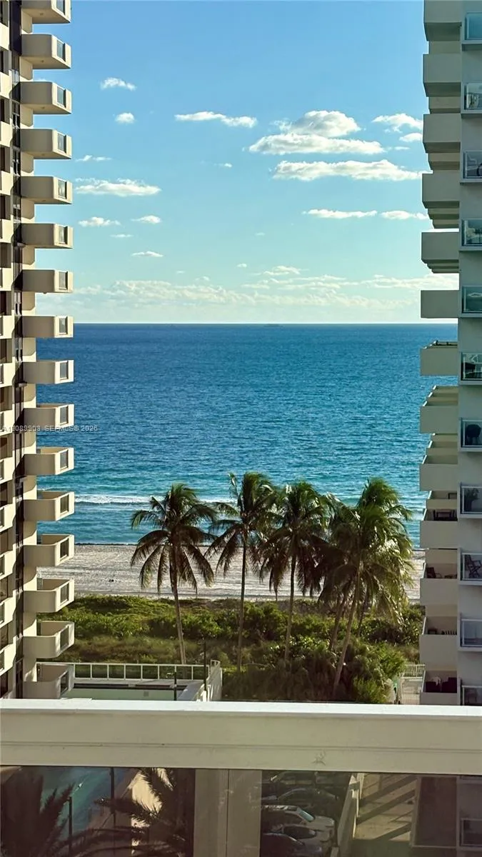 En Venta 5700 Collins Avenue 11B, Miami Beach, FL 33140, Miami Beach, FL 33140
