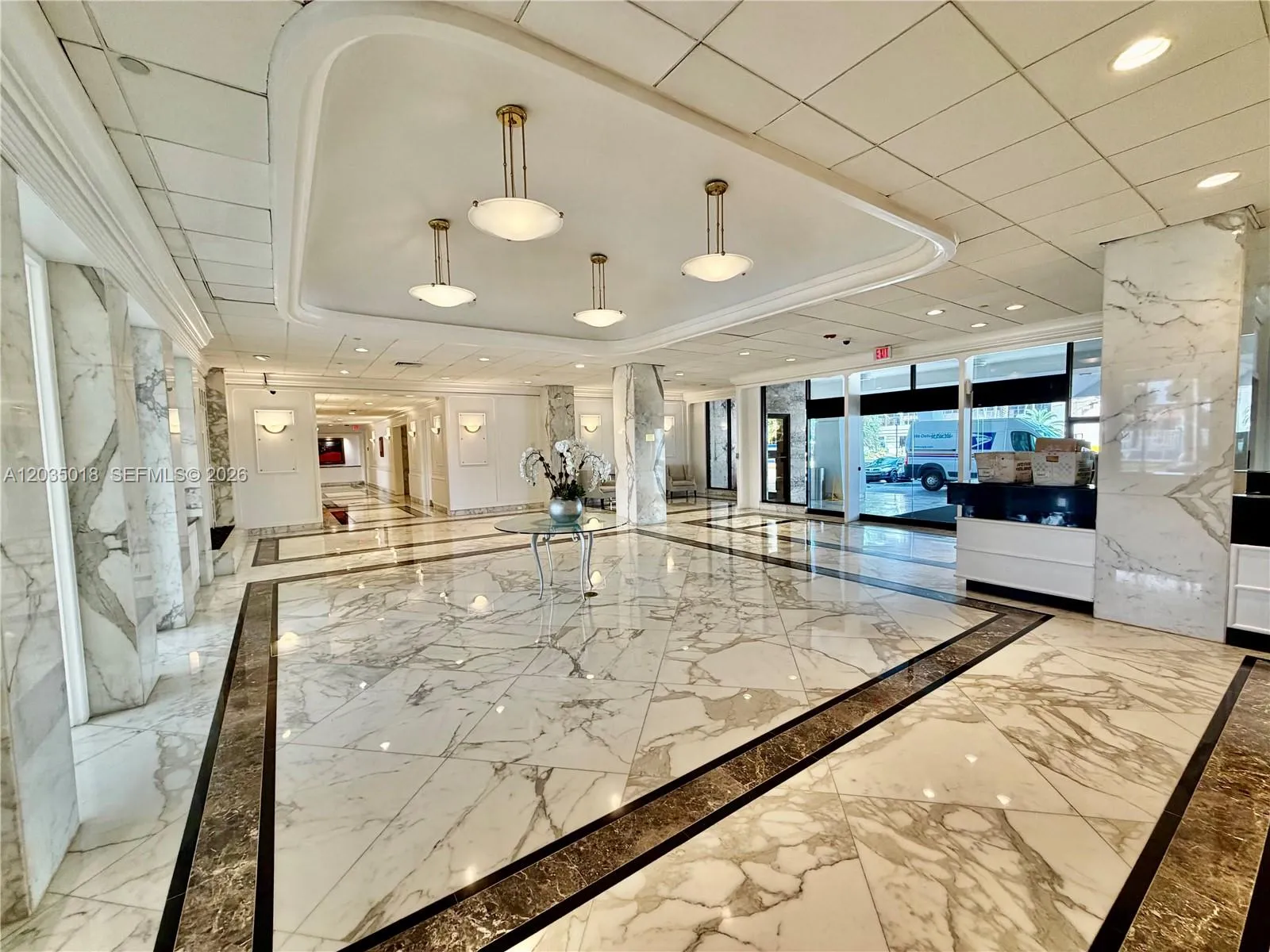 Foto de propiedad en 5700 Collins Avenue 14M, Miami Beach, FL 33140 Miami Beach con MLS# 