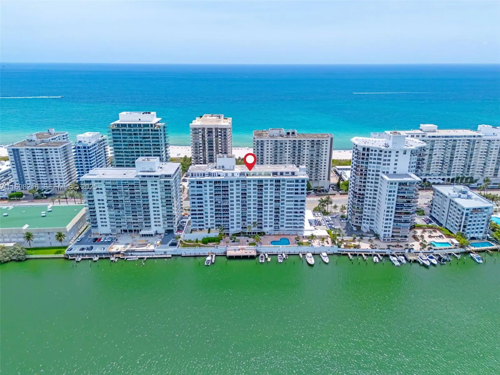 Foto de propiedad en 5700 Collins Avenue 5B, Miami Beach, FL 33140 Miami Beach con MLS# 