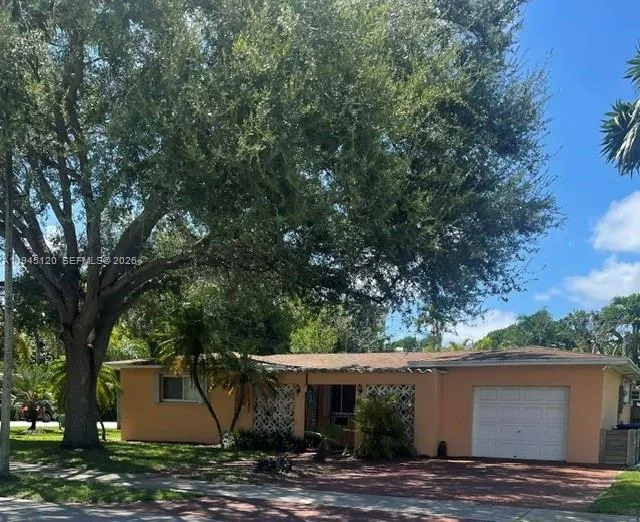 Foto de propiedad en 5700 SW 45th Terrace, Miami, FL 33155 Miami con MLS# 