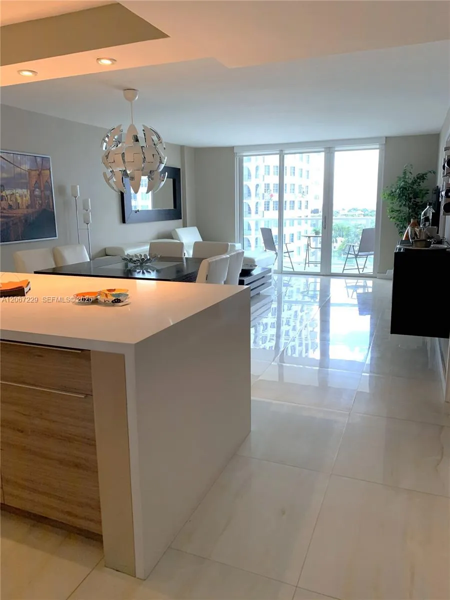 Foto de propiedad en 5701 Collins Avenue 1003, Miami Beach, FL 33140 Miami Beach con MLS# 