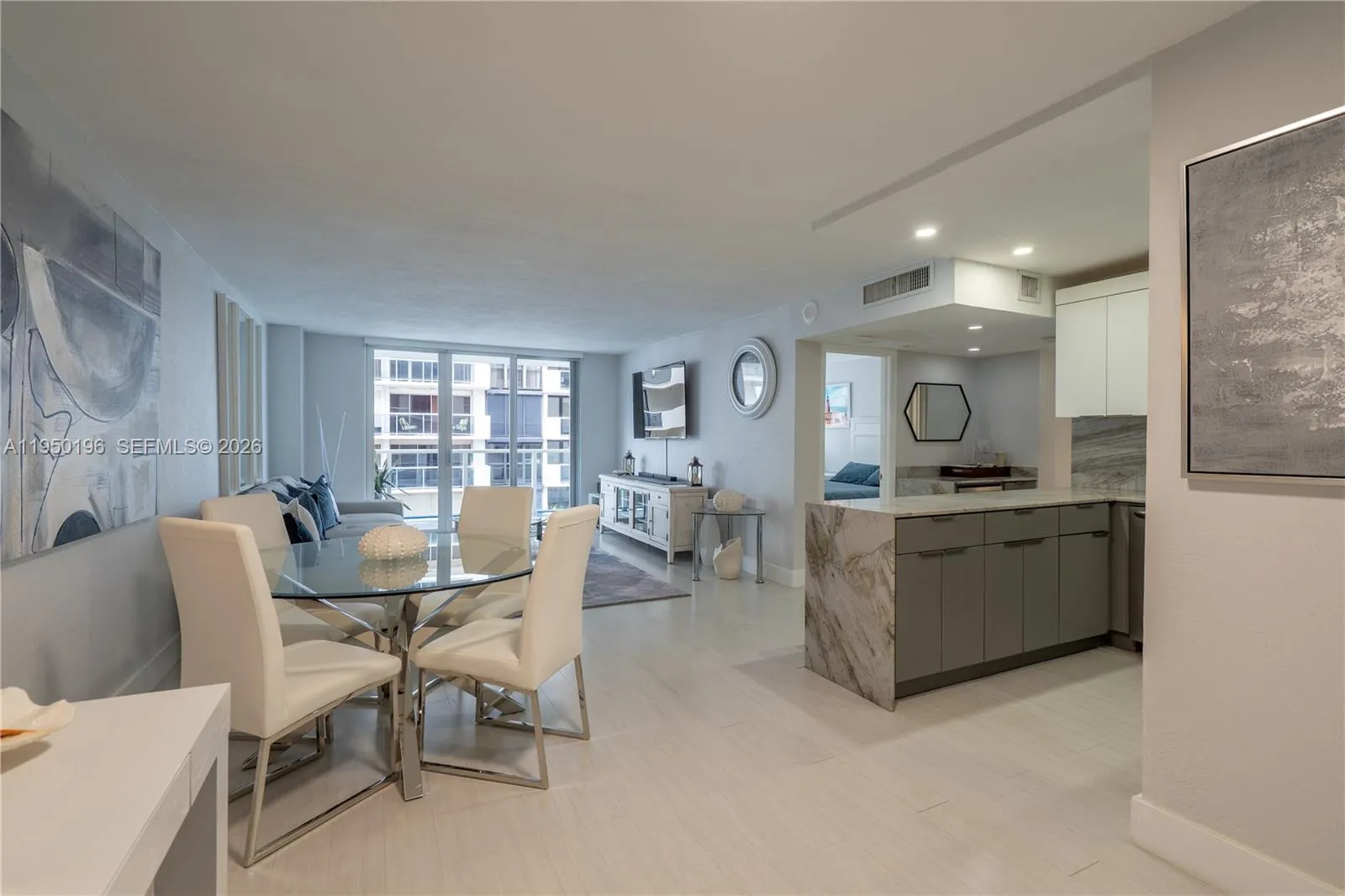 Foto de propiedad en 5701 Collins Avenue 1417, Miami Beach, FL 33140 Miami Beach con MLS# 