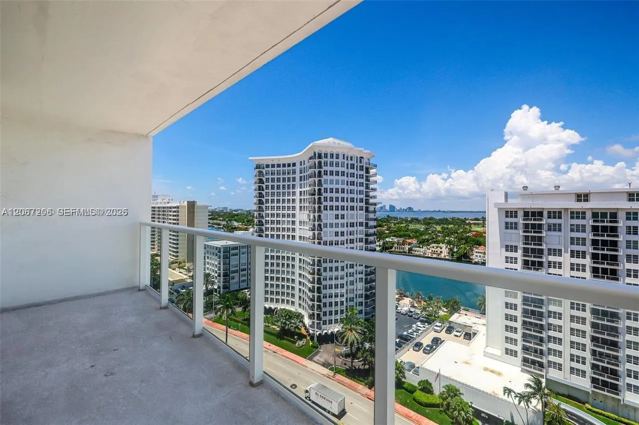 Foto de propiedad en 5701 Collins Avenue 1611, Miami Beach, FL 33140 Miami Beach con MLS# 