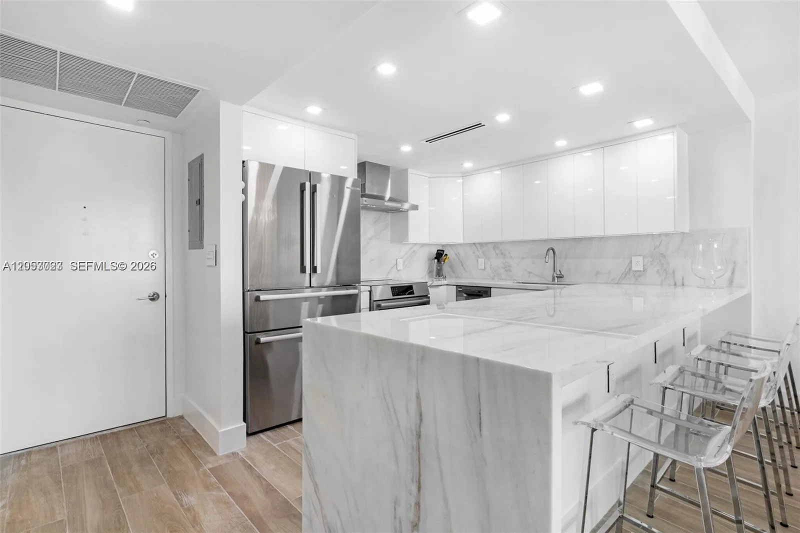 Foto de propiedad en 5701 Collins Avenue 1707, Miami Beach, FL 33140 Miami Beach con MLS# 