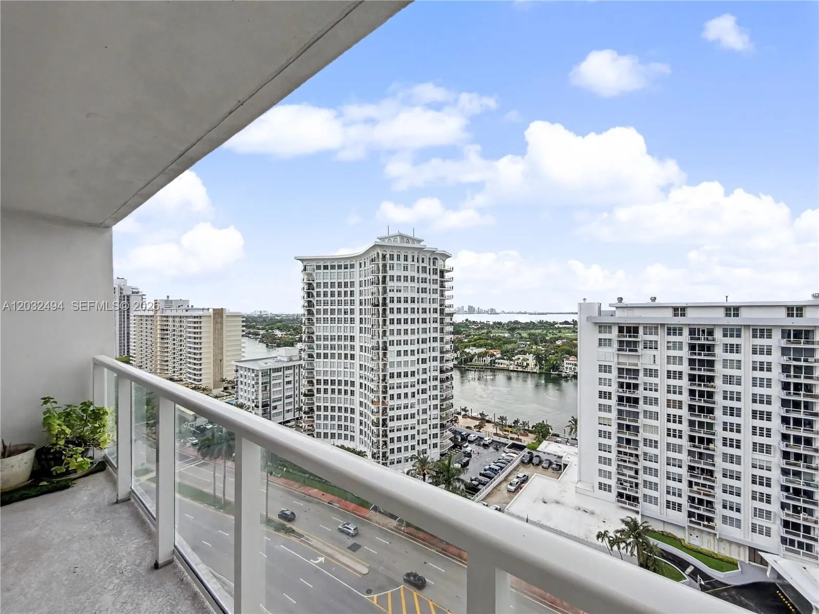 Foto de propiedad en 5701 Collins Avenue 1711, Miami Beach, FL 33140 Miami Beach con MLS# 