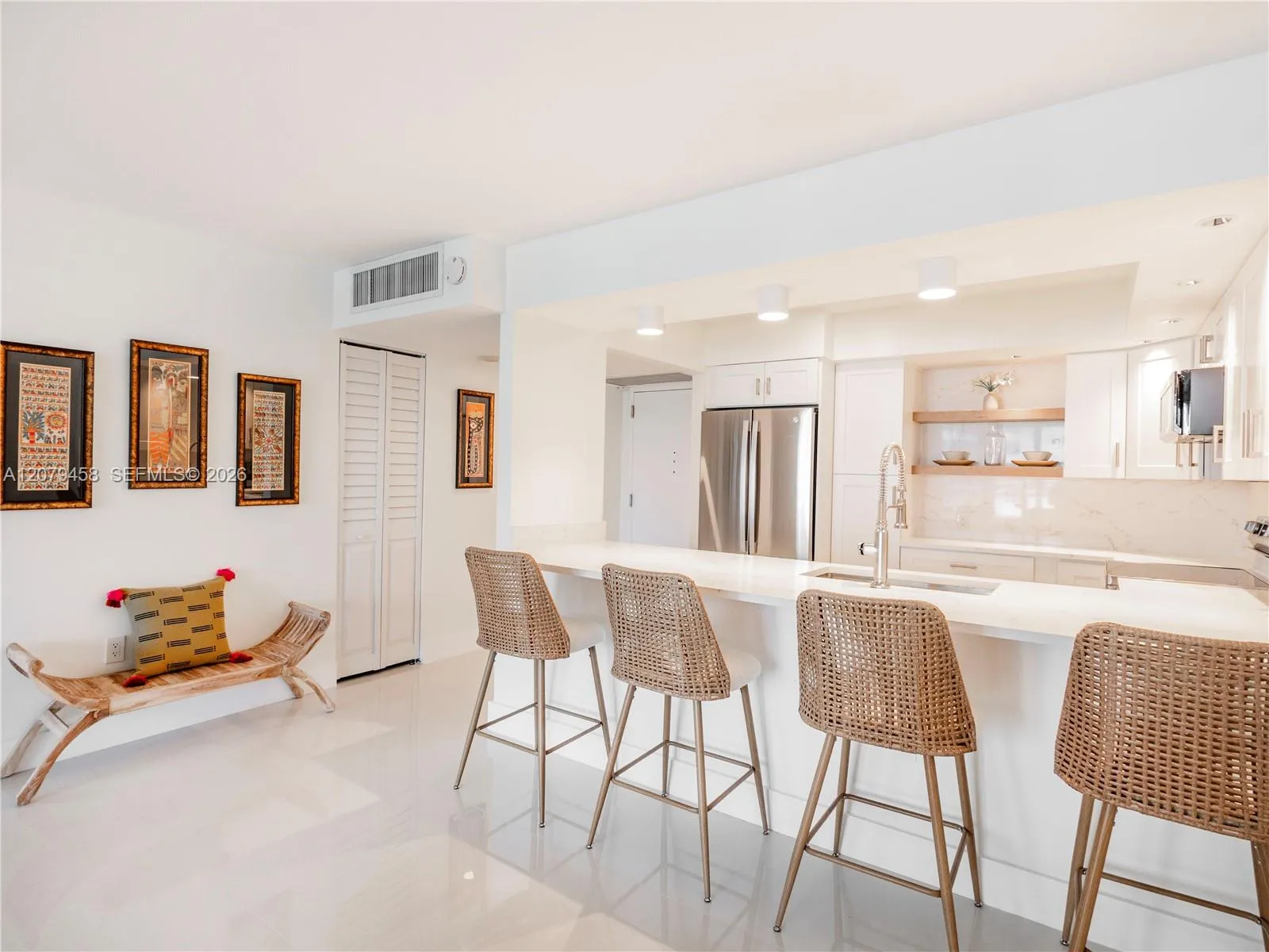 Foto de propiedad en 5701 Collins Avenue 307, Miami Beach, FL 33140 Miami Beach con MLS# 