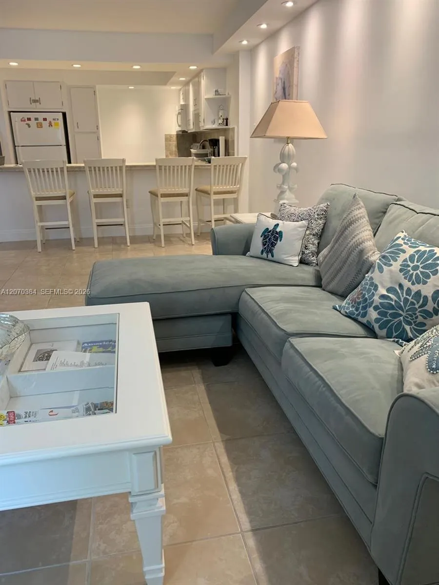 Foto de propiedad en 5701 Collins Avenue 311, Miami Beach, FL 33140 Miami Beach con MLS# 
