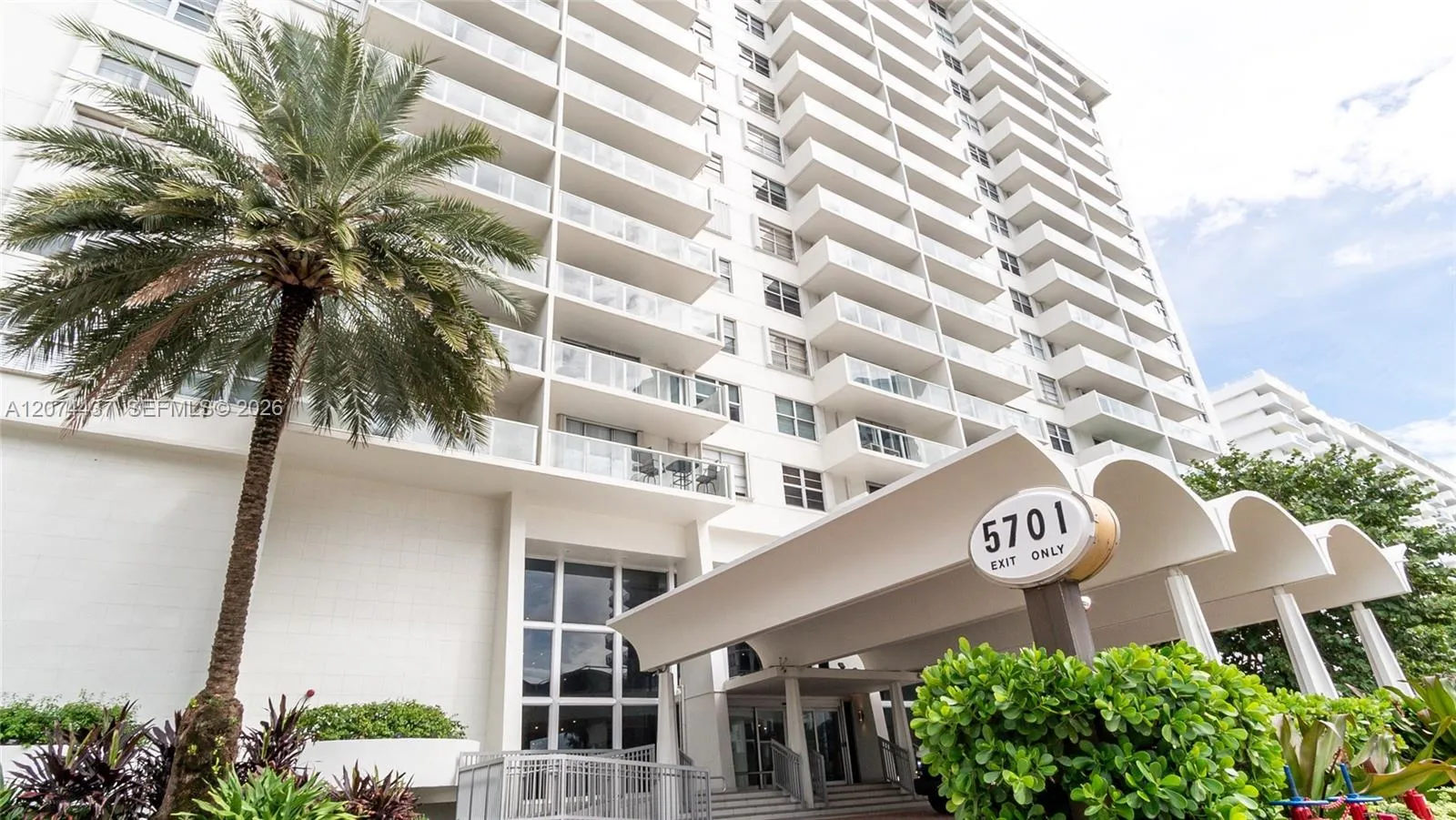 Foto de propiedad en 5701 Collins Avenue 605, Miami Beach, FL 33140 Miami Beach con MLS# 