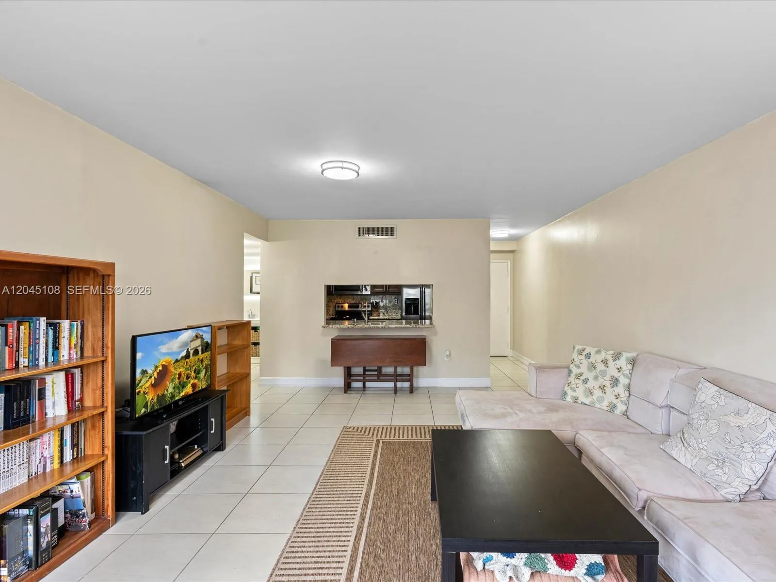 Foto de propiedad en 571 NW 107th Avenue 107, Miami, FL 33172 Miami con MLS# 