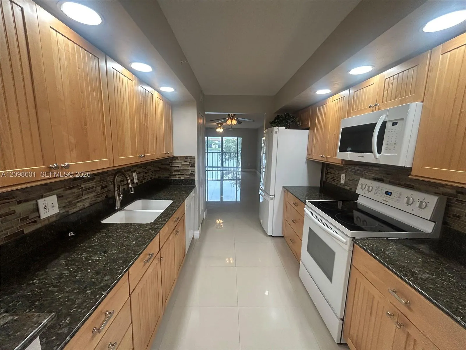 En Venta 571 SW 141st Avenue 212N, Pembroke Pines, FL 33027, Pembroke Pines, FL 33027