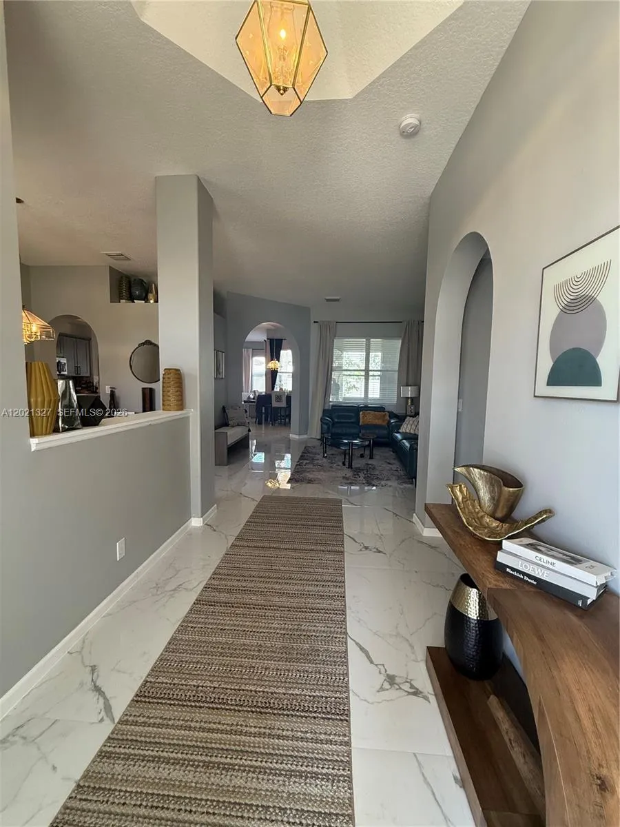 Foto de propiedad en 5711 NW Zenith Drive, Port St. Lucie, FL 34986 Port St. Lucie con MLS# 