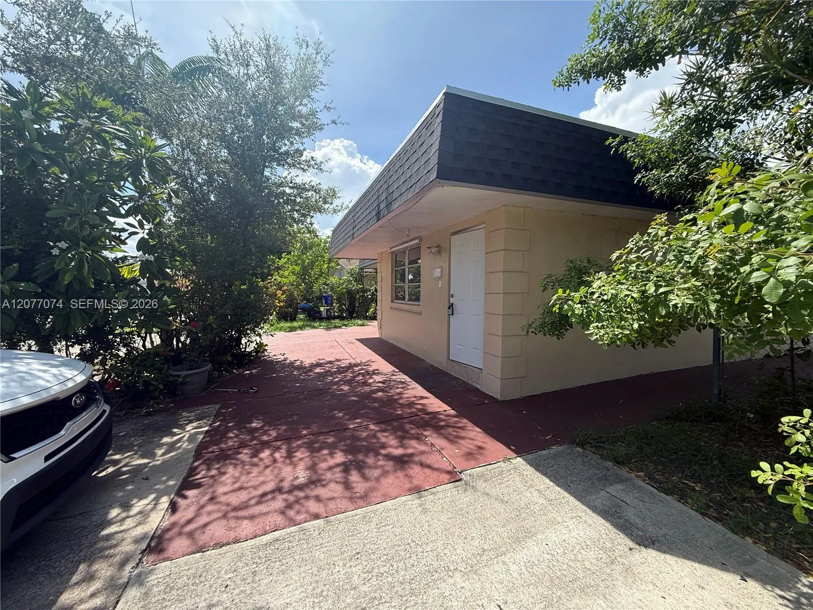 Foto de propiedad en 5715 Hayes Street 5715, Hollywood, FL 33021 Hollywood con MLS# 