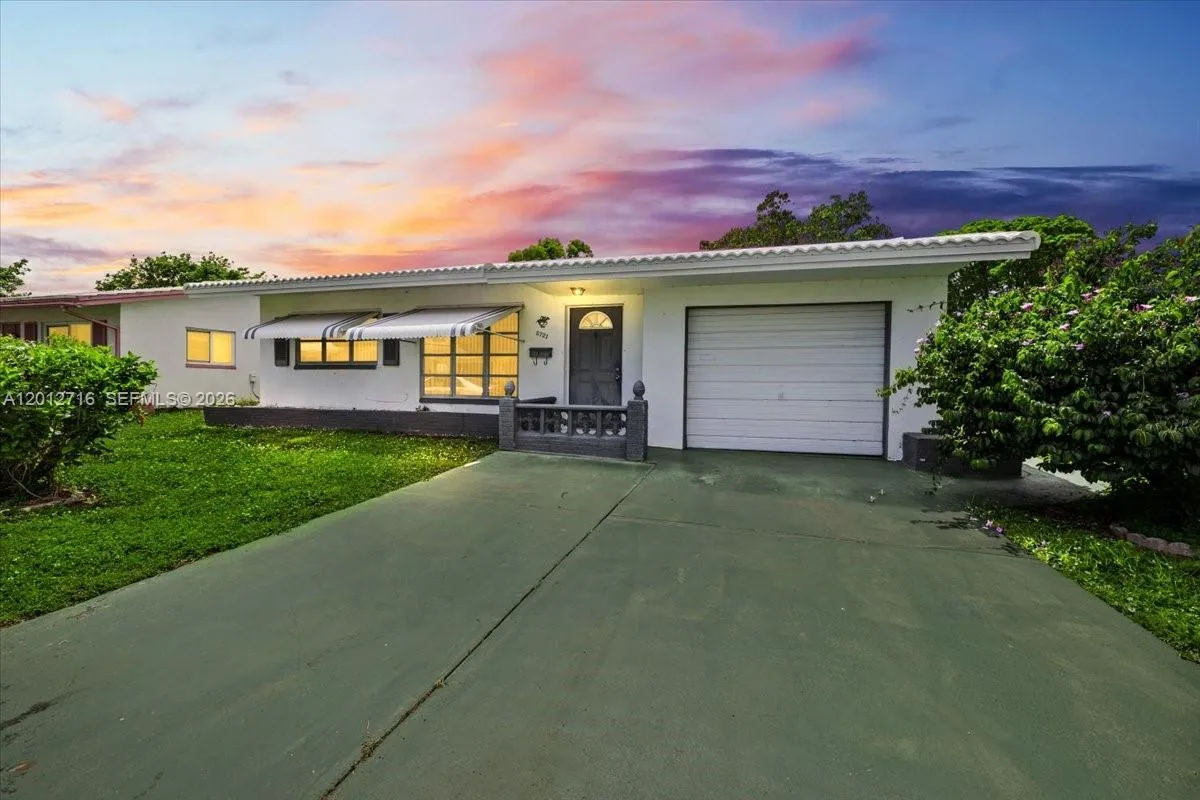 Vendido 5721 NW 87th Avenue, Tamarac, FL 33321, Tamarac, FL 33321