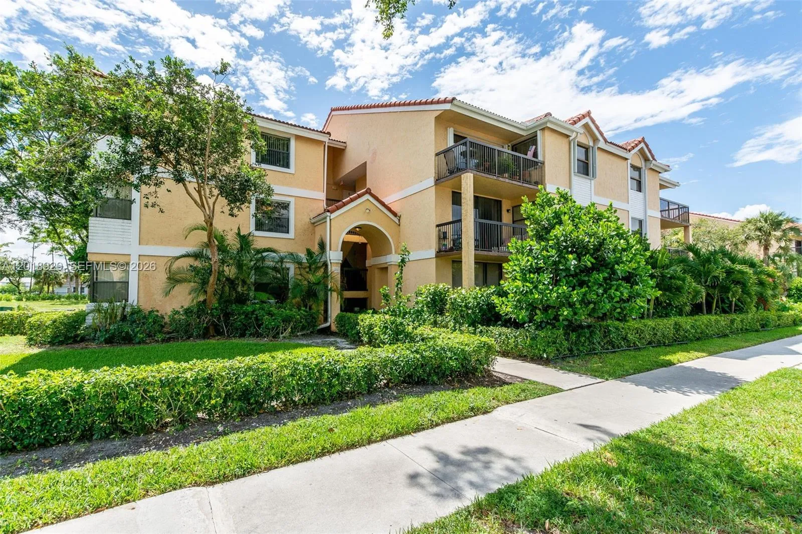Foto de propiedad en 5721 Riverside Drive 202B5, Coral Springs, FL 33067 Coral Springs con MLS# 