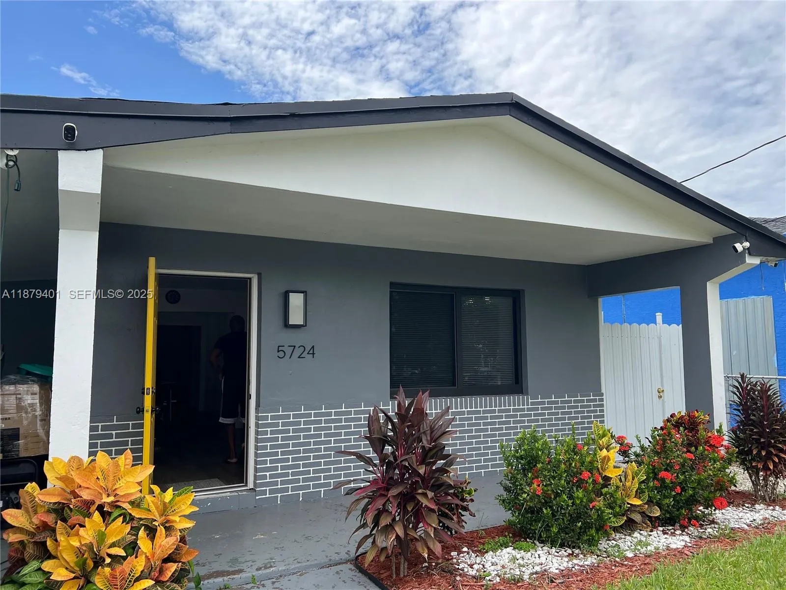 Foto de propiedad en 5724 SW 18th Street, West Park, FL 33023 West Park con MLS# 
