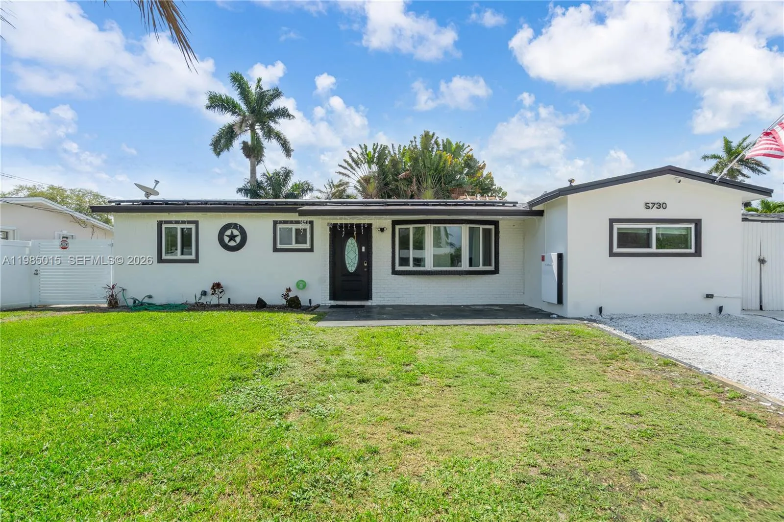 Foto de propiedad en 5730 SW 55th Street, Davie, FL 33314 Davie con MLS# 