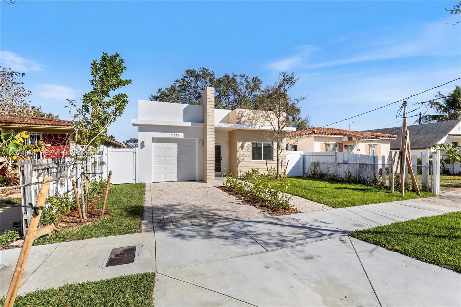 Foto de propiedad en 5735 SW 4th Street, Miami, FL 33144 Miami con MLS# 