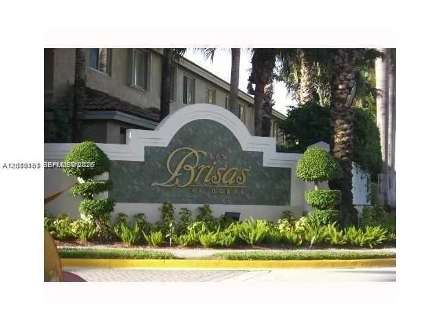 Foto de propiedad en 5737 NW 114th Path 111, Doral, FL 33178 Doral con MLS# 