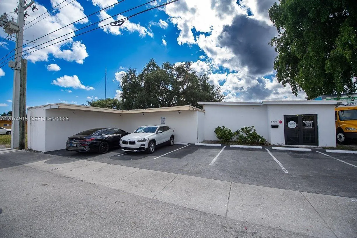 En Venta 5738 W Hallandale Beach Boulevard, West Park, FL 33023, West Park, FL 33023