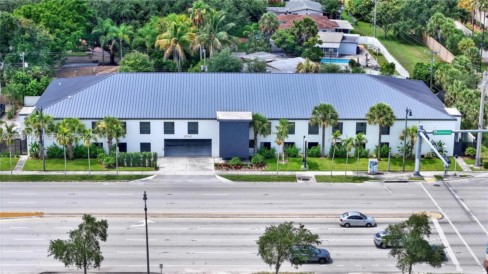 Foto de propiedad en 5740 Hollywood Boulevard, Hollywood, FL 33021 Hollywood con MLS# 