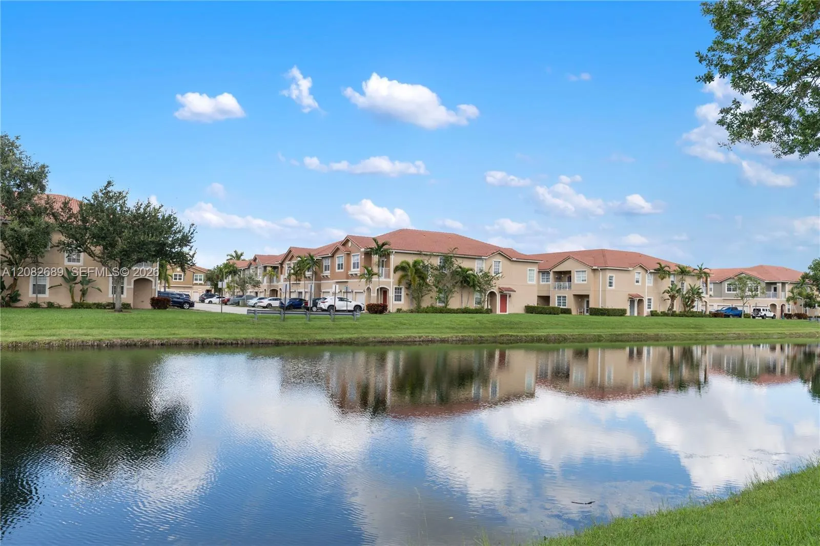 Foto de propiedad en 5741 Isles Circle, Tamarac, FL 33321 Tamarac con MLS# 
