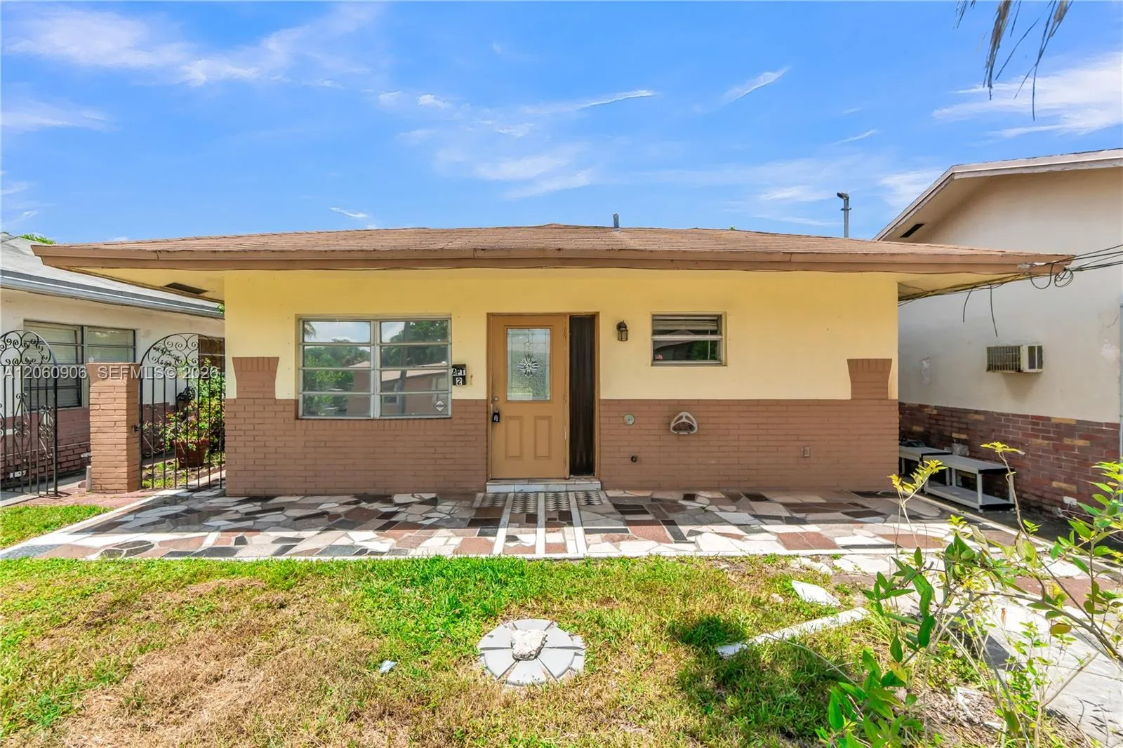 Foto de propiedad en 5742 Garfield Street 2, Hollywood, FL 33021 Hollywood con MLS# 