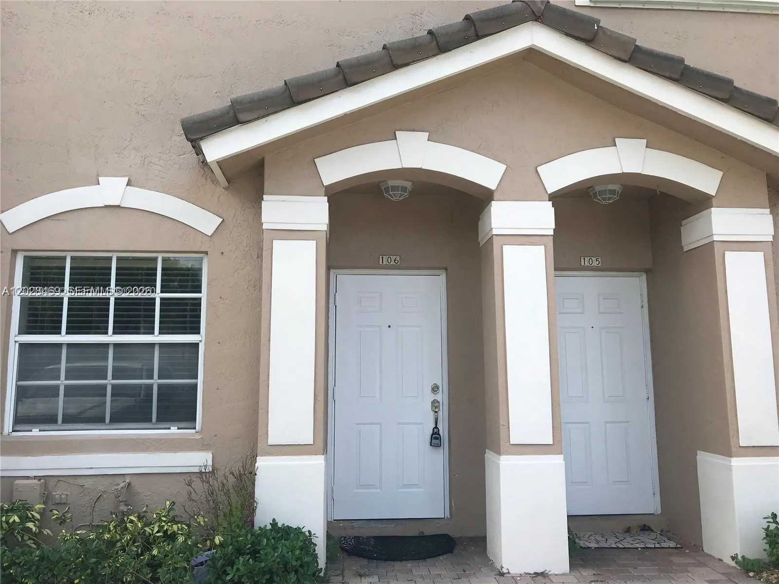 Foto de propiedad en 5743 NW 114th Path 106, Doral, FL 33178 Doral con MLS# 