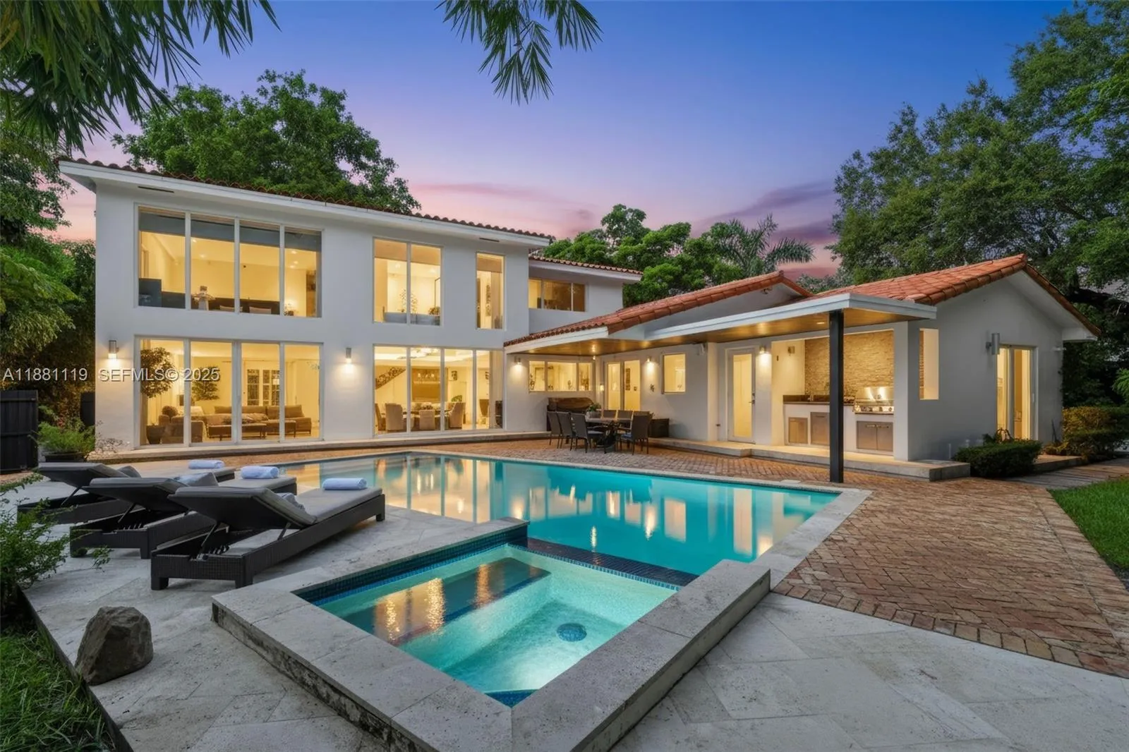 Foto de propiedad en 575 Bay Point Road, Miami, FL 33137 Miami con MLS# 