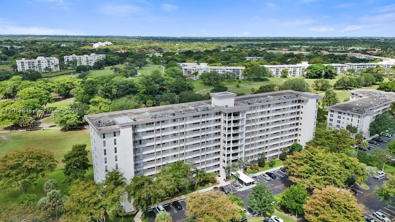 Foto de propiedad en 575 Oaks Lane 508, Pompano Beach, FL 33069 Pompano Beach con MLS# 