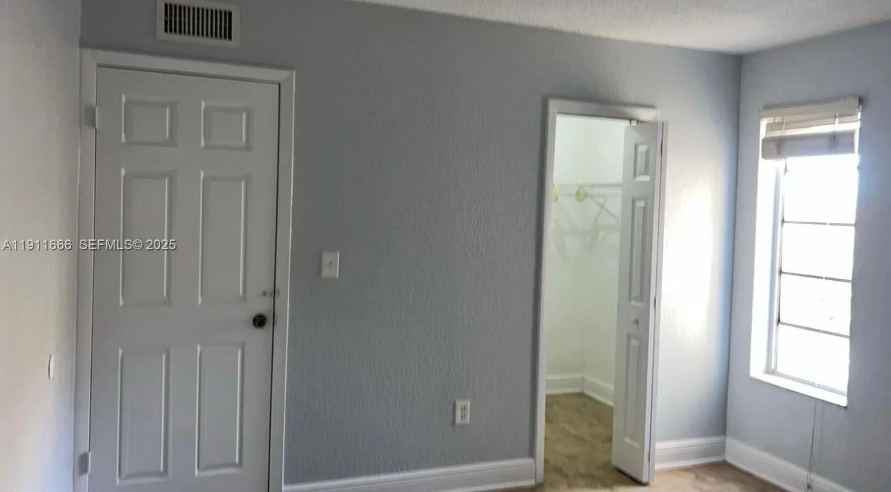 Foto de propiedad en 575 W 69th Street 208, Hialeah, FL 33014 Hialeah con MLS# 