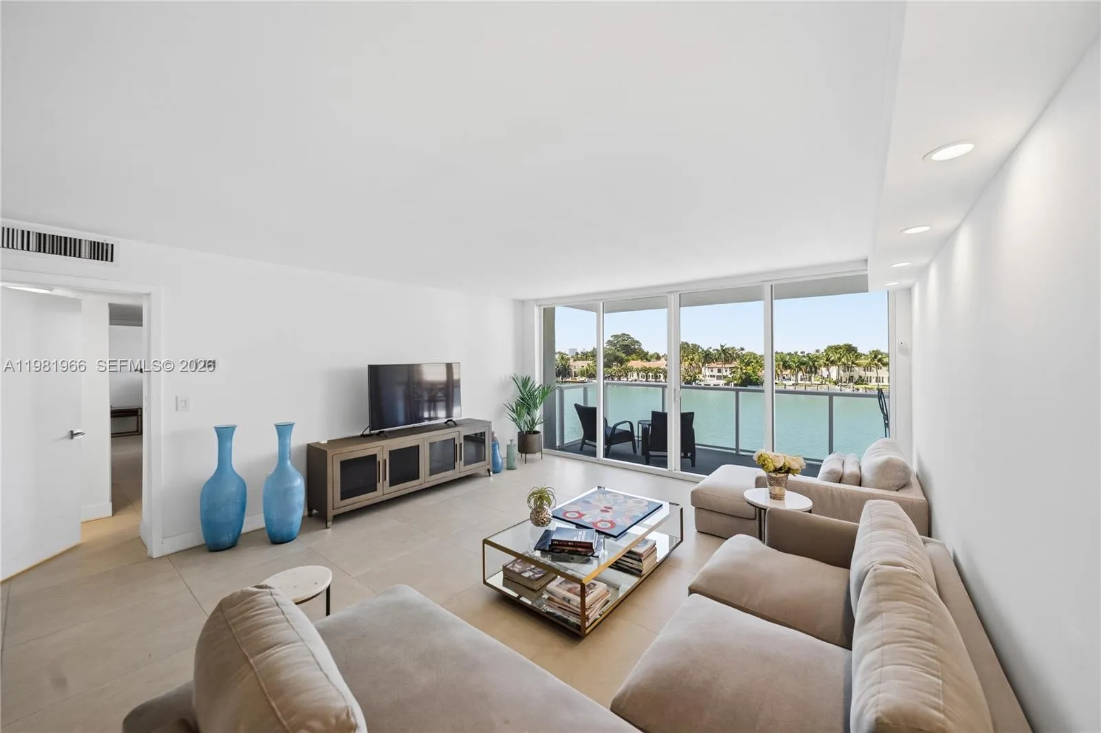 Foto de propiedad en 5750 Collins Avenue 4F, Miami Beach, FL 33140 Miami Beach con MLS# 