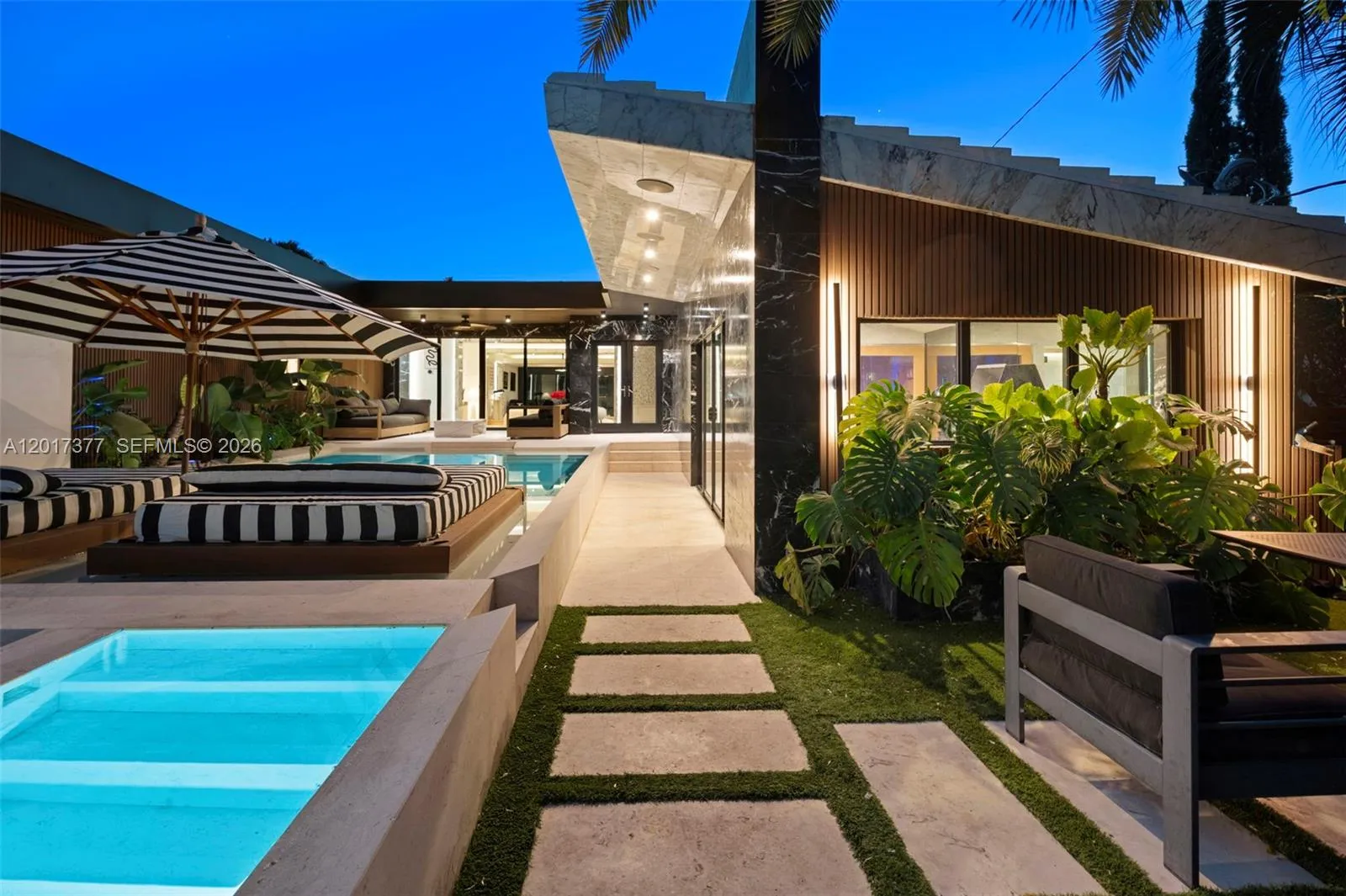 Foto de propiedad en 5750 La Gorce Drive, Miami Beach, FL 33140 Miami Beach con MLS# 