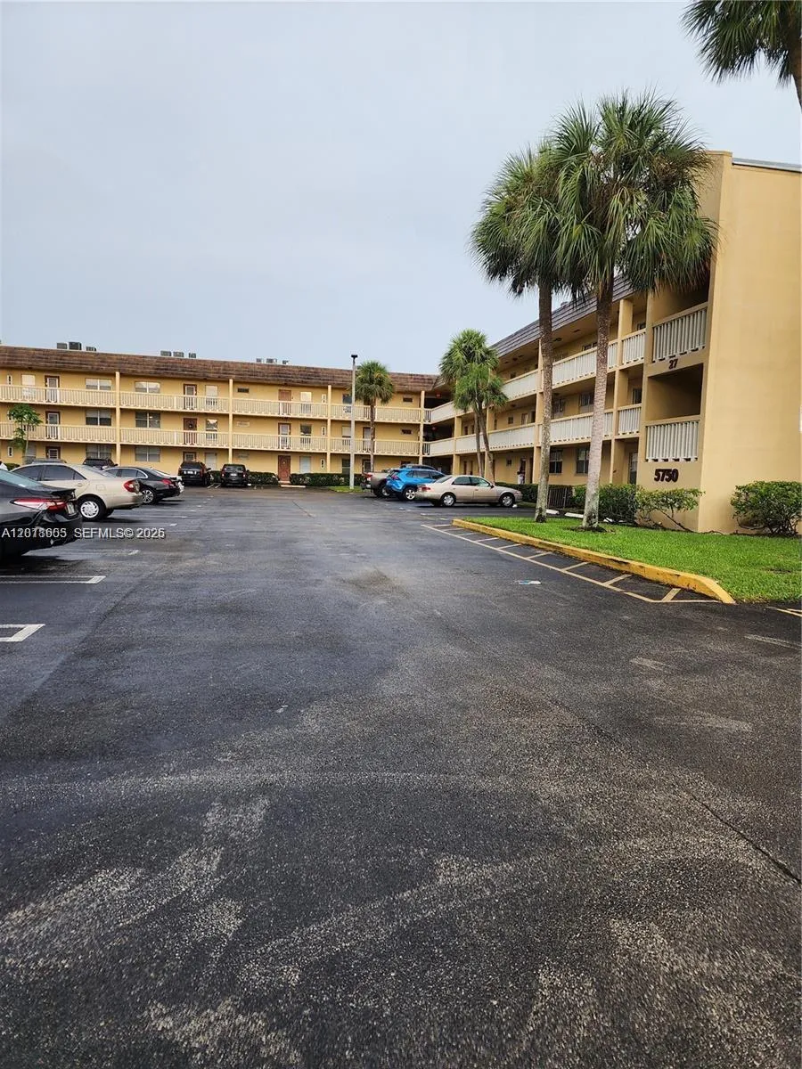 En Venta 5750 NW 64th Avenue 303, Tamarac, FL 33319, Tamarac, FL 33319