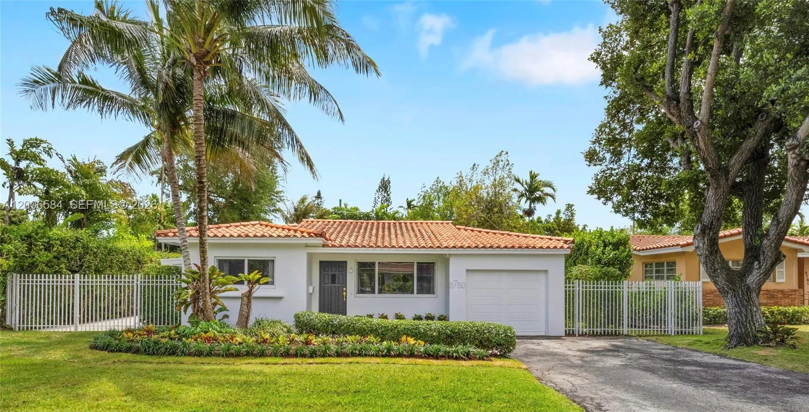 Foto de propiedad en 5750 SW 52nd Terrace, South Miami, FL 33155 South Miami con MLS# 