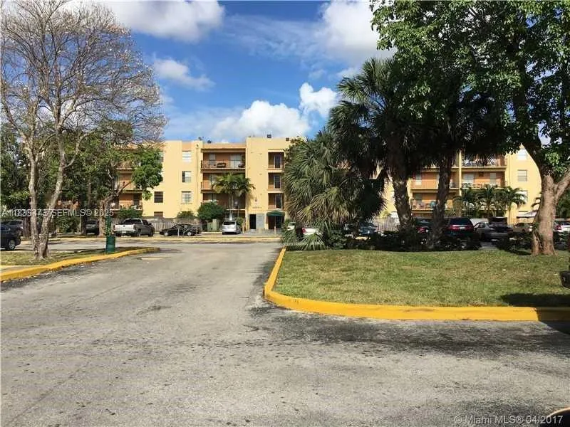 Foto de propiedad en 5755 W 20 Avenue 206, Hialeah, FL 33012 Hialeah con MLS# 