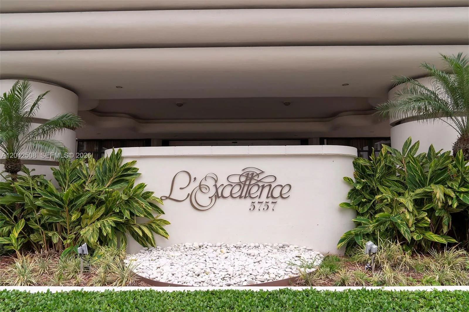 Foto de propiedad en 5757 Collins Avenue 1604, Miami Beach, FL 33140 Miami Beach con MLS# 