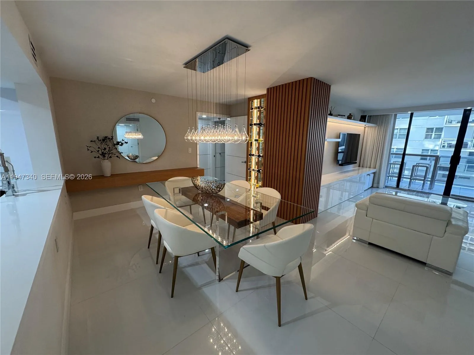Foto de propiedad en 5757 Collins Avenue 504, Miami Beach, FL 33140 Miami Beach con MLS# 