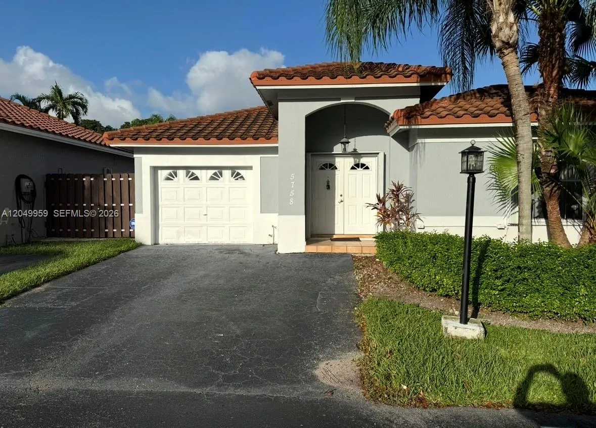 Foto de propiedad en 5758 NW 97th Place 0, Doral, FL 33178 Doral con MLS# 