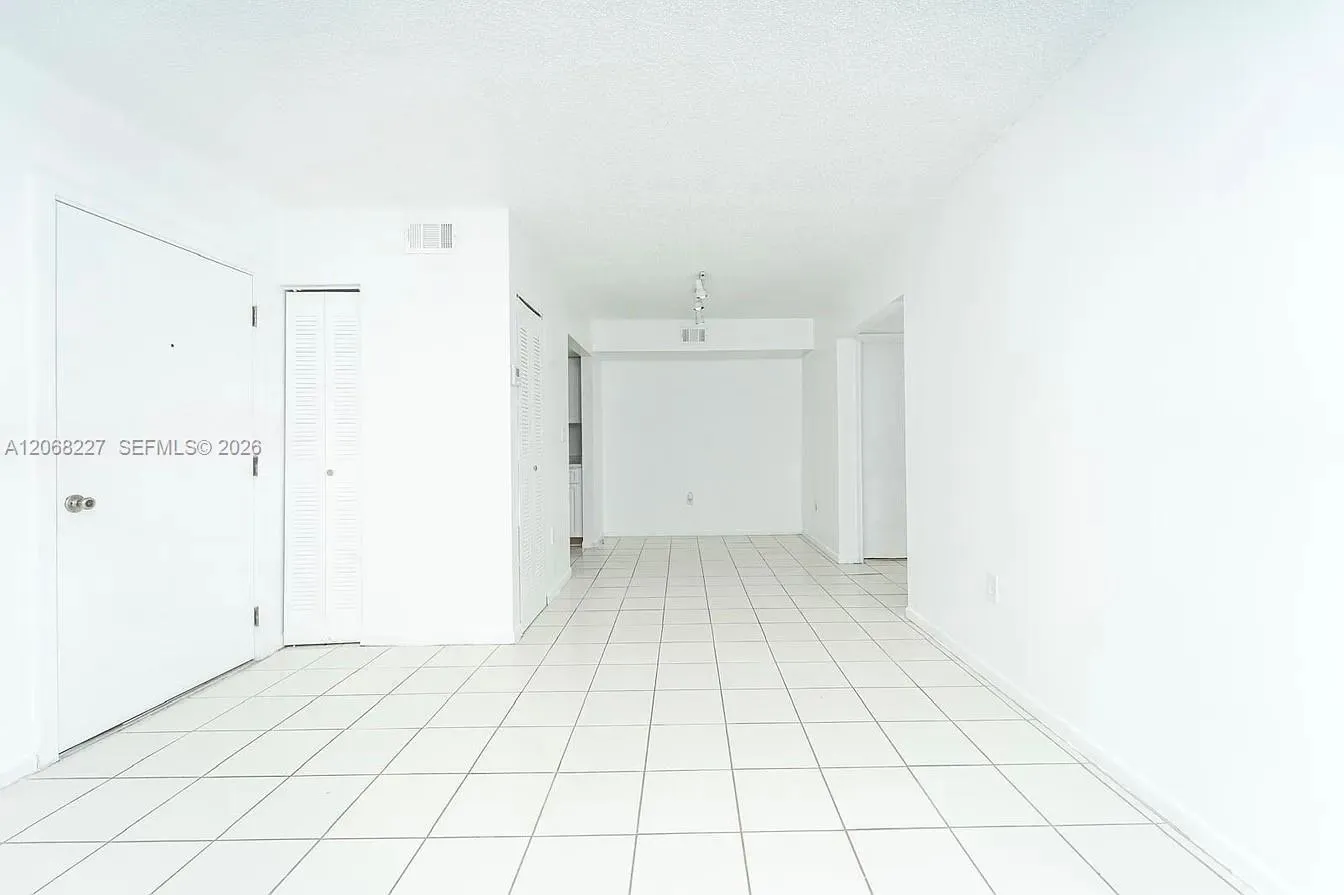 Foto de propiedad en 576 NW 114th Avenue 203, Sweetwater, FL 33172 Sweetwater con MLS# 