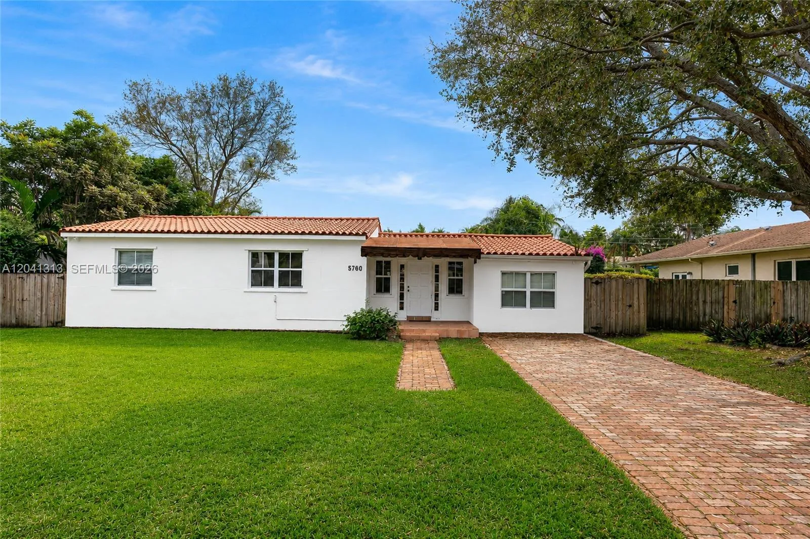 Foto de propiedad en 5760 SW 51st Street 0, Miami, FL 33155 Miami con MLS# 