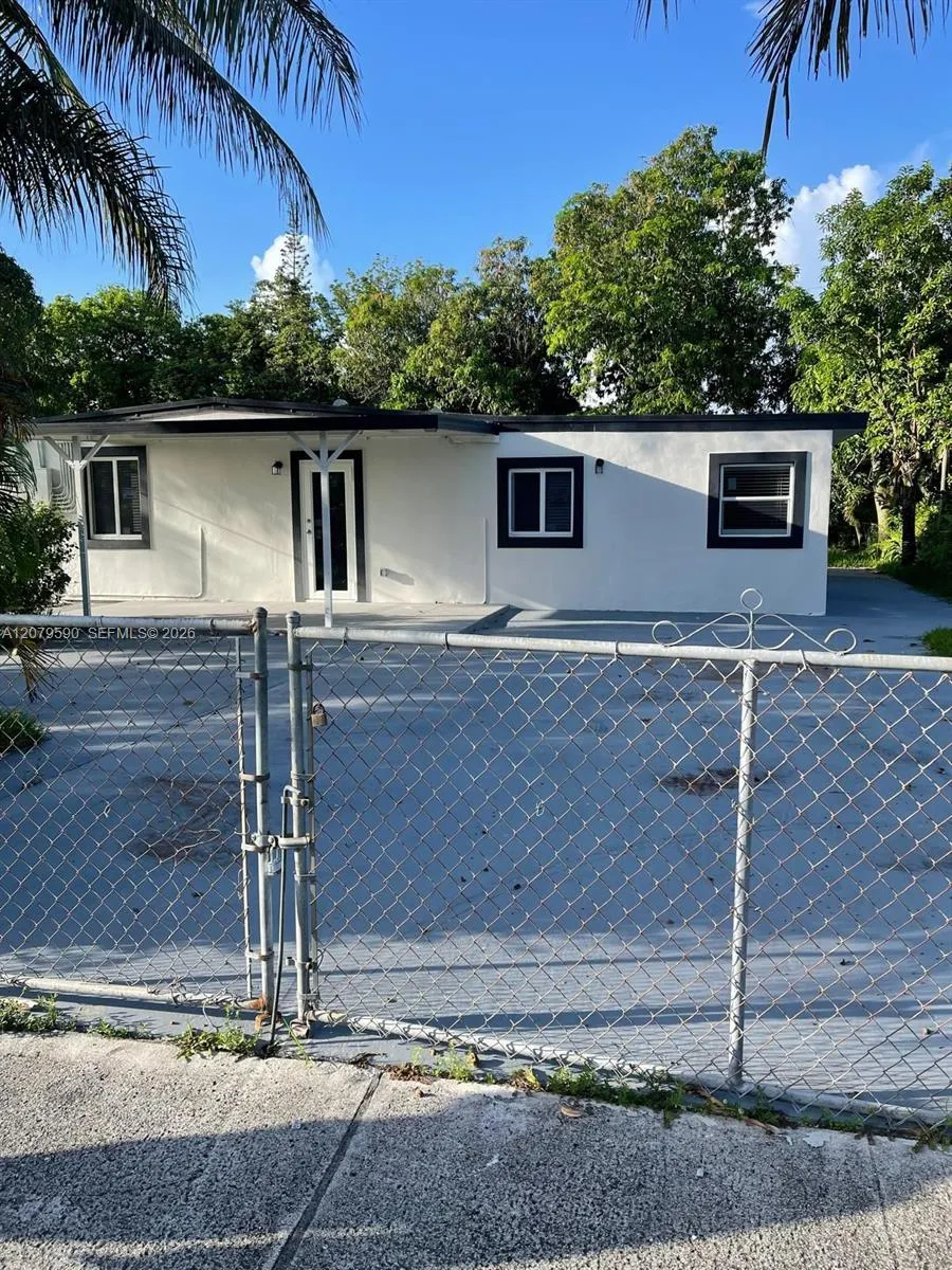 Foto de propiedad en 5764 E 5th Avenue, Hialeah, FL 33013 Hialeah con MLS# 