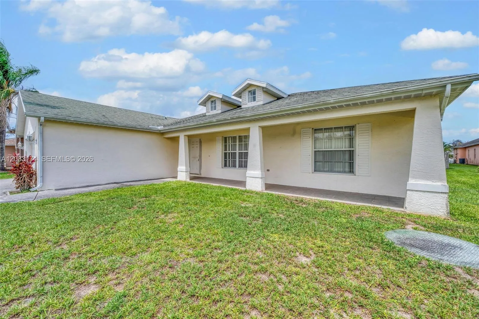 Foto de propiedad en 5767 NW Cahaba Street, Port St. Lucie, FL 34986 Port St. Lucie con MLS# 