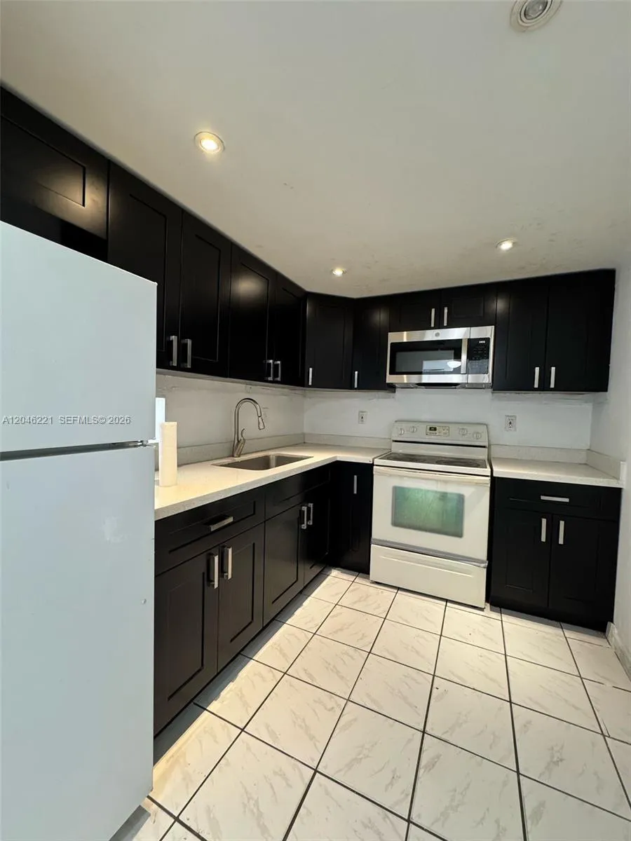 En Renta 5775 W 20th Avenue 310, Hialeah, FL 33012, Hialeah, FL 33012