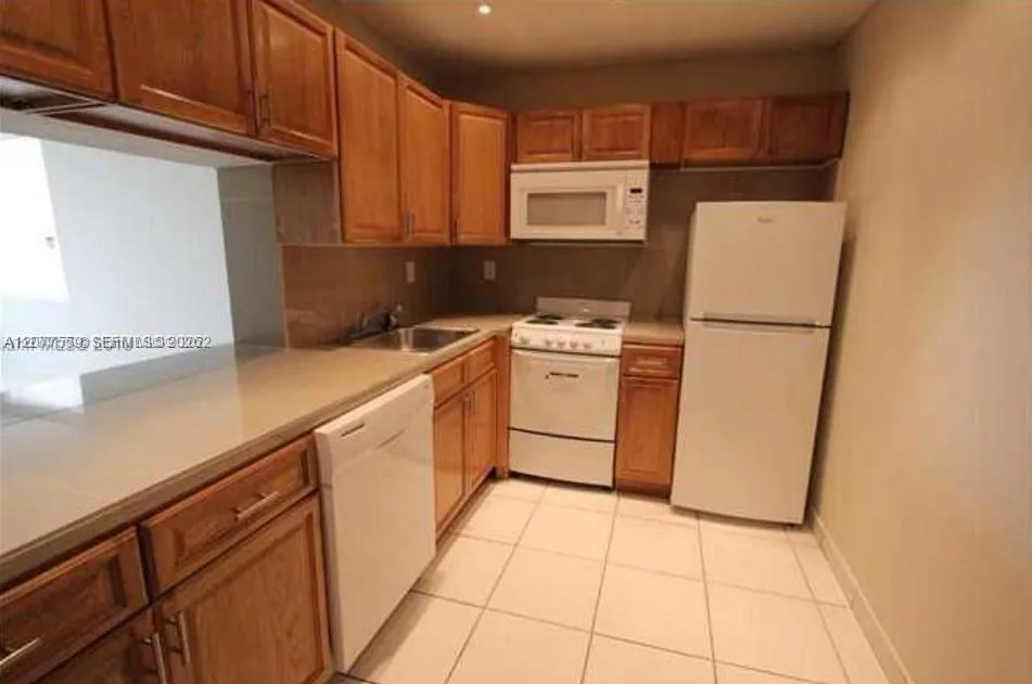 En Renta 5775 W 20th Avenue 406, Hialeah, FL 33012, Hialeah, FL 33012