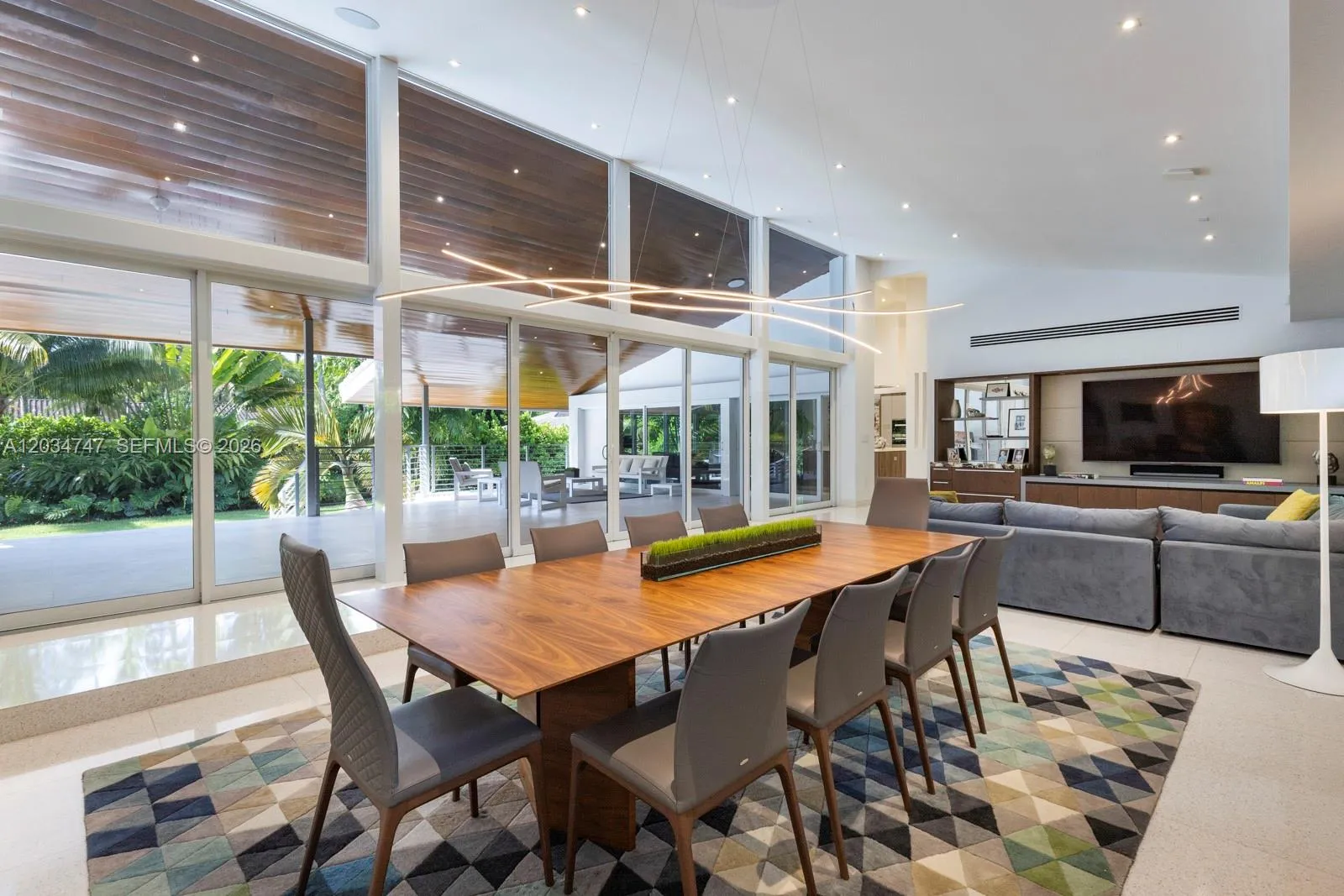 Foto de propiedad en 5780 Las Palmas Drive, Coral Gables, FL 33156 Coral Gables con MLS# 