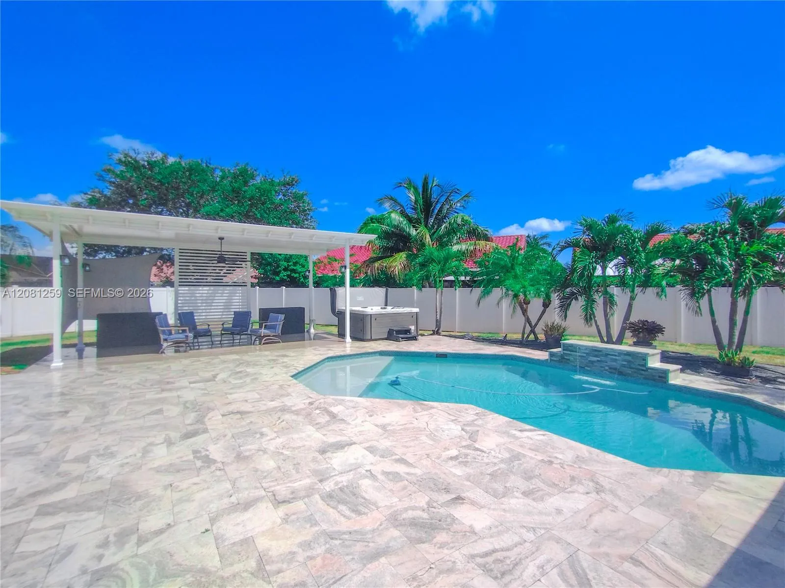 Foto de propiedad en 5780 Sun Pointe Circle, Boynton Beach, FL 33437 Boynton Beach con MLS# 