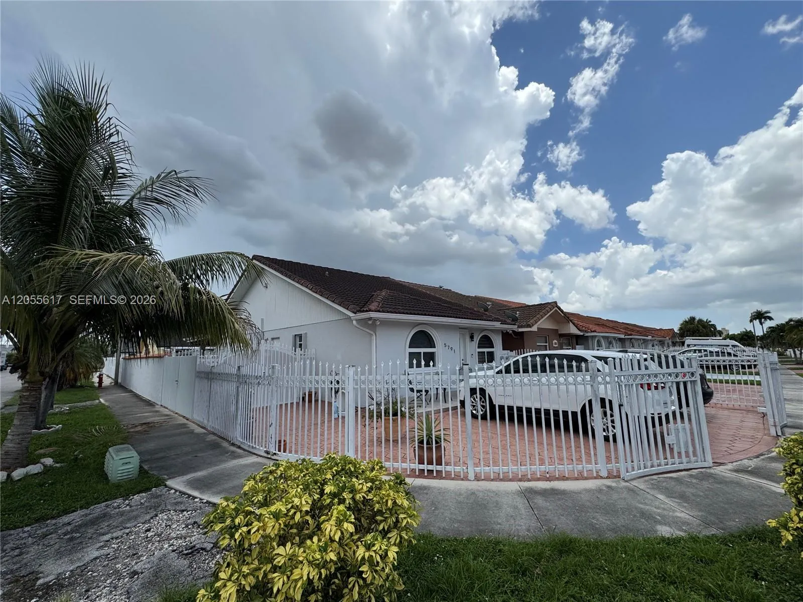 Vendido 5791 W 21st Avenue, Hialeah, FL 33016, Hialeah, FL 33016