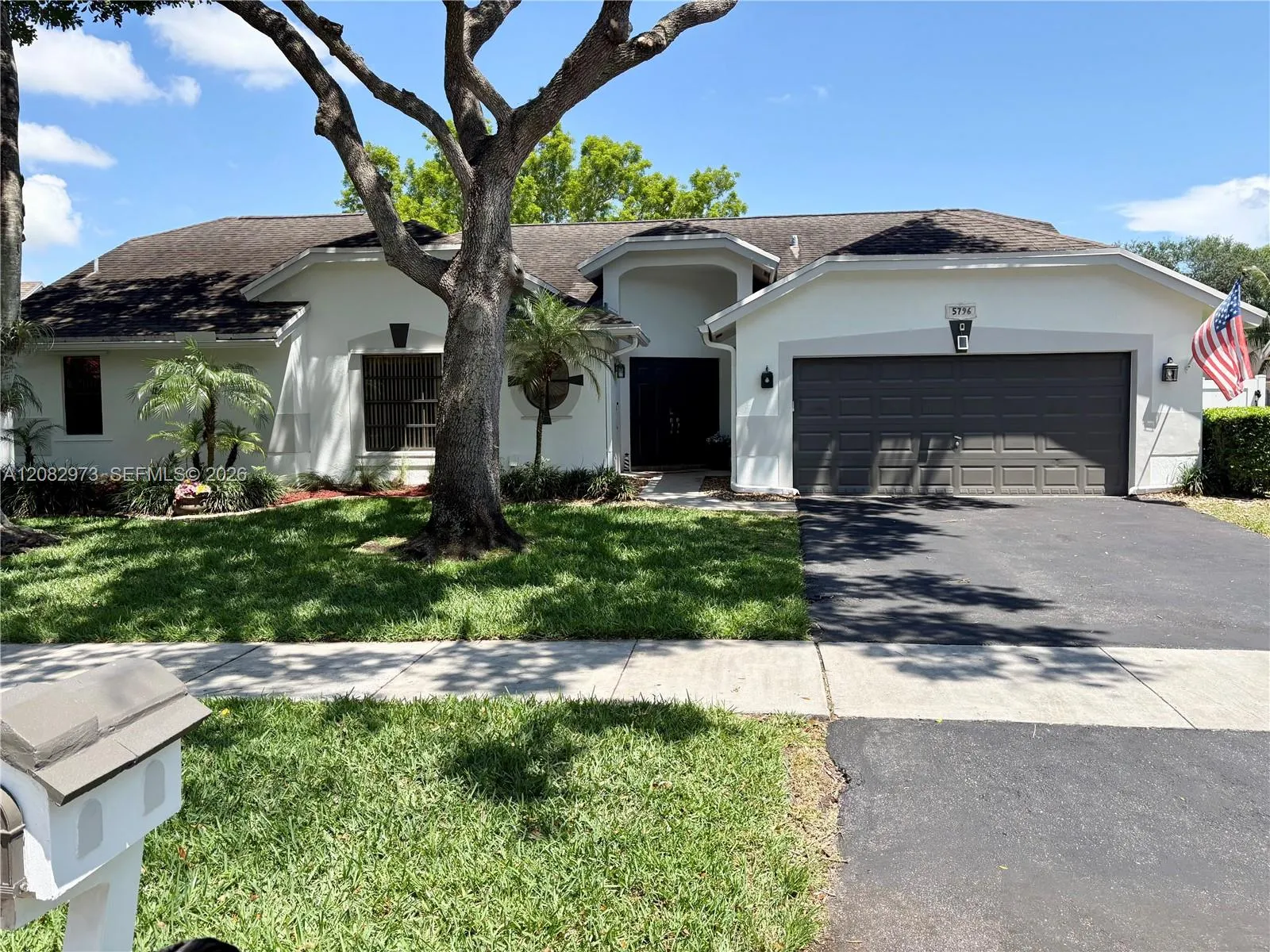 Foto de propiedad en 5796 SW 89th Way, Cooper City, FL 33328 Cooper City con MLS# 