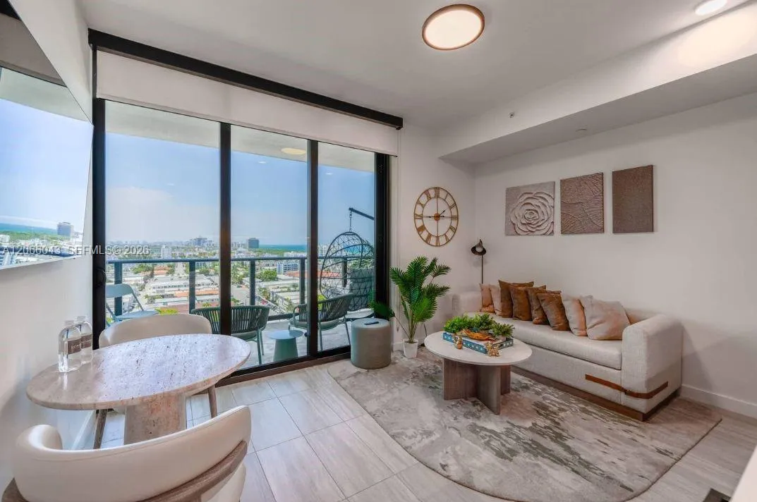 Foto de propiedad en 580 72nd Street 1203, Miami Beach, FL 33141 Miami Beach con MLS# 