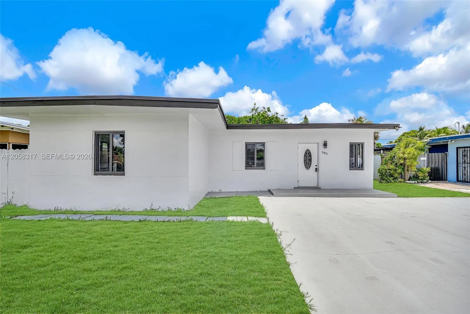 Foto de propiedad en 580 NW 116th Terrace, Miami, FL 33168 Miami con MLS# 
